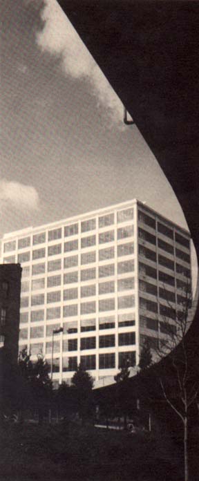 trcbldg.jpg (27693 bytes)